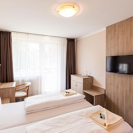 Bed & Breakfast Hotel Perla Нове-Место-над-Вагом Экстерьер фото