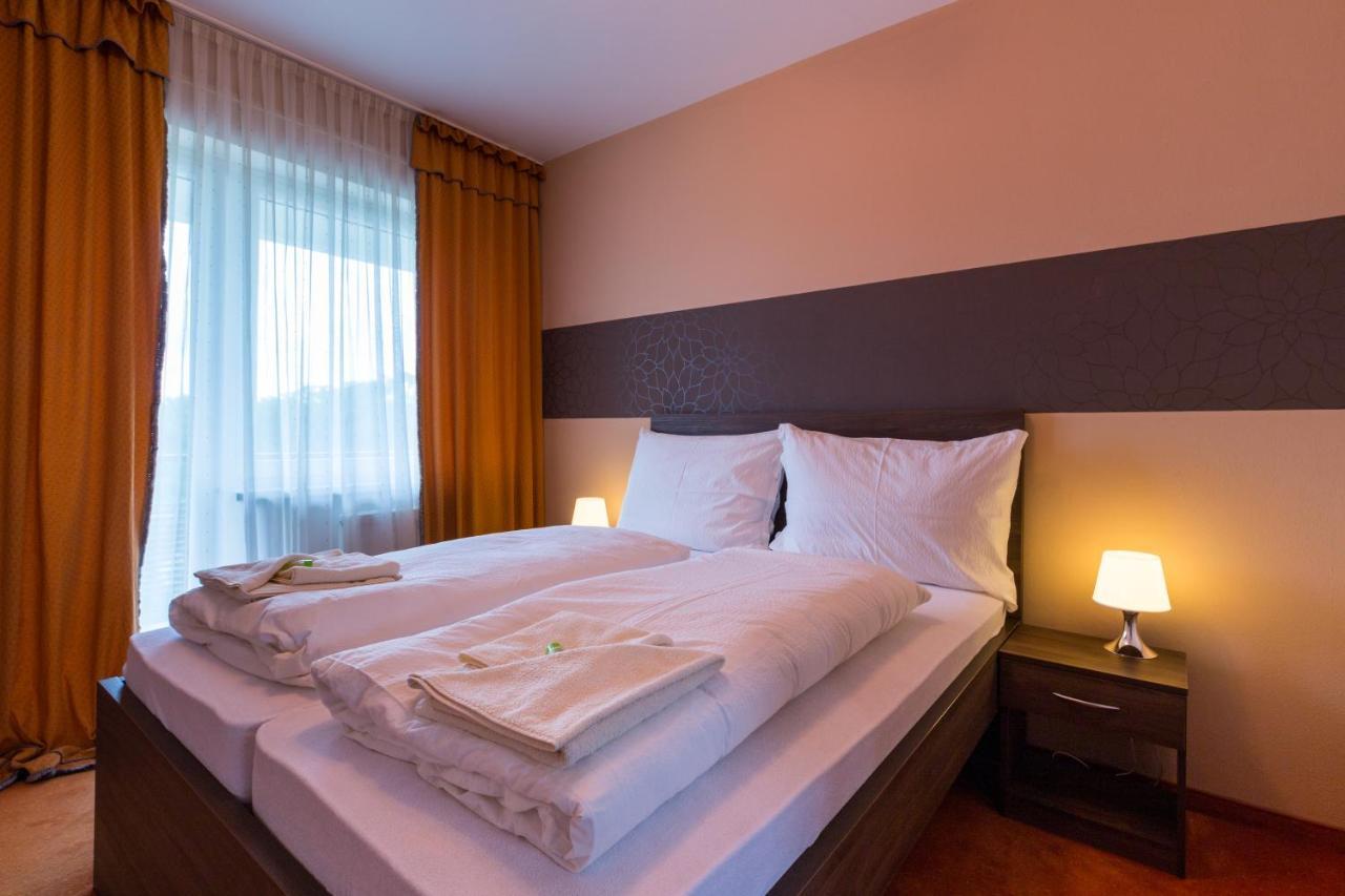Bed & Breakfast Hotel Perla Нове-Место-над-Вагом Экстерьер фото