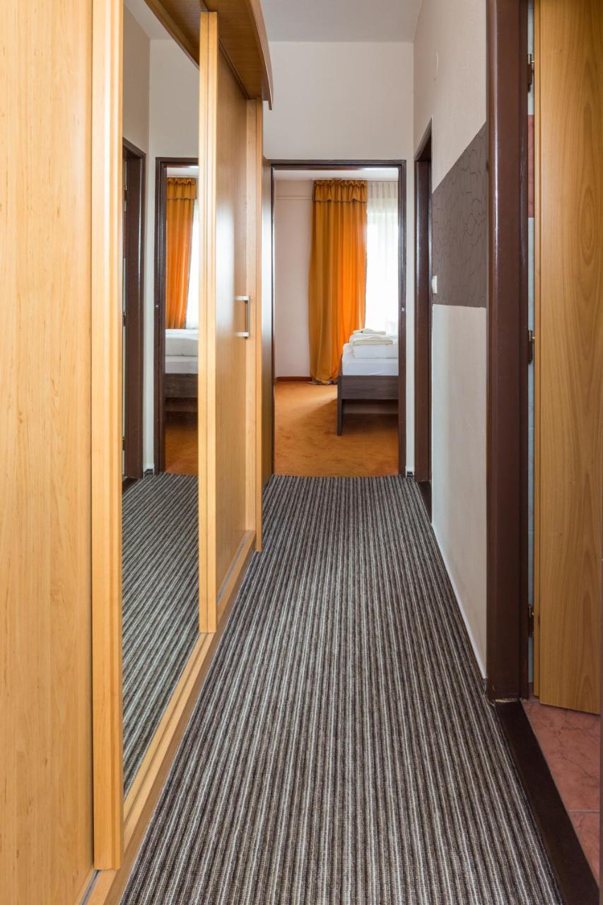 Bed & Breakfast Hotel Perla Нове-Место-над-Вагом Экстерьер фото